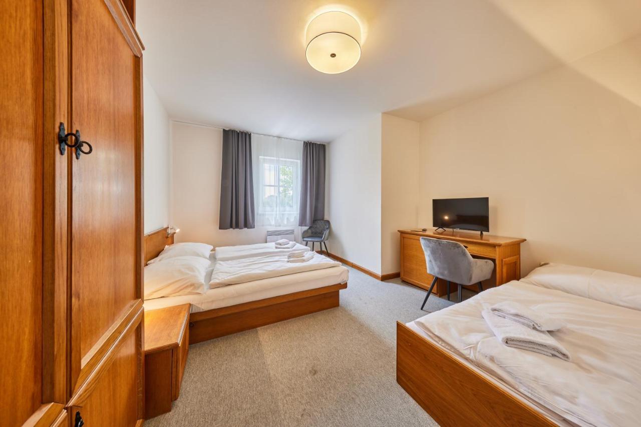 Hotel Auri Rudník Екстериор снимка