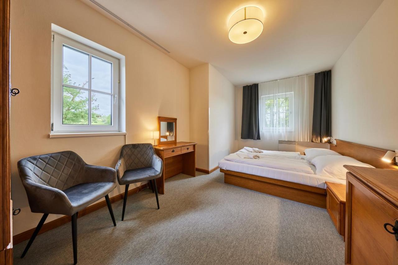 Hotel Auri Rudník Екстериор снимка