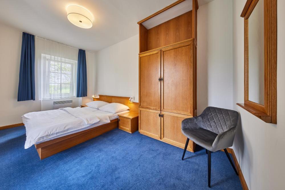 Hotel Auri Rudník Екстериор снимка